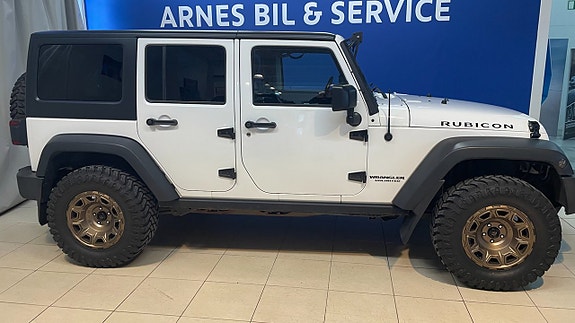 Jeep Wrangler 2 of 5