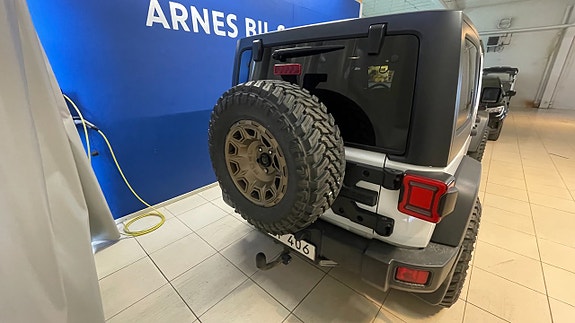 Jeep Wrangler 3 of 5