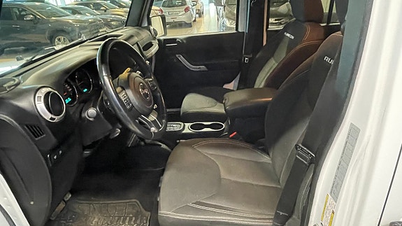 Jeep Wrangler 9 of 13