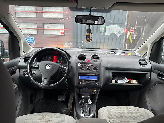 Volkswagen Caddy Maxi 2 of 5
