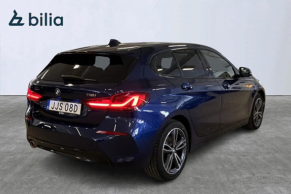 BMW 118i 3 of 5