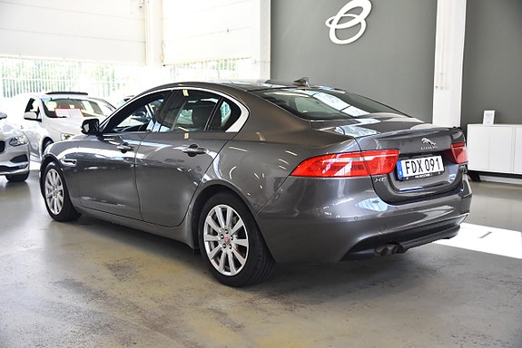 Jaguar XE 5 of 5