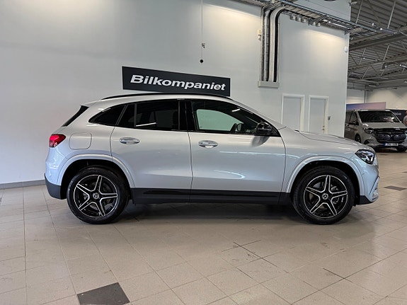Mercedes-Benz GLA250 e 2 of 20