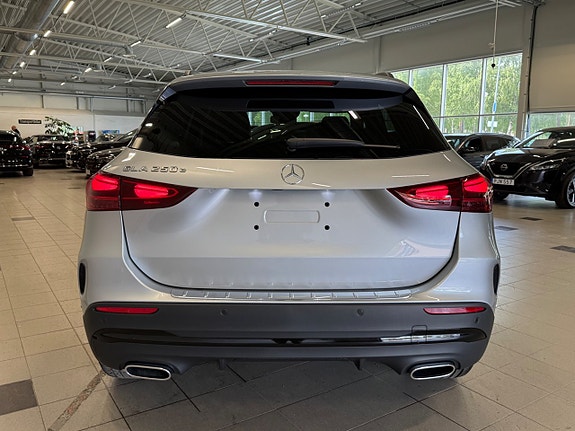Mercedes-Benz GLA250 e 4 of 20