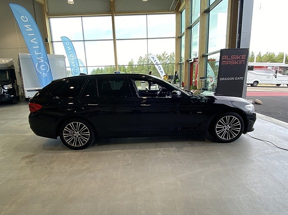 BMW 520d 2 of 5