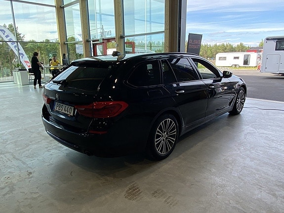BMW 520d 3 of 5