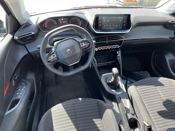 Peugeot 208 8 of 11