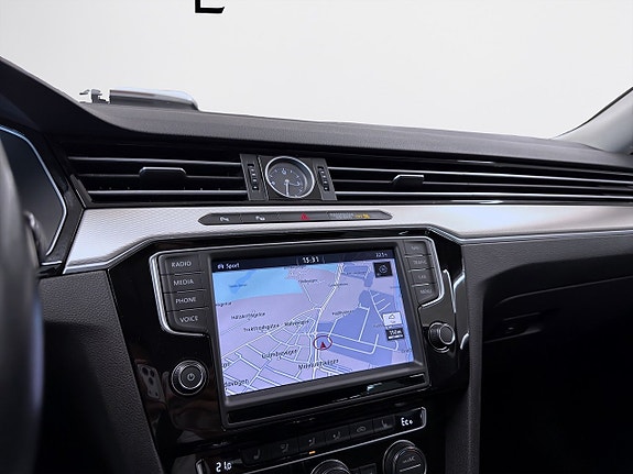 Volkswagen Passat 17 of 20