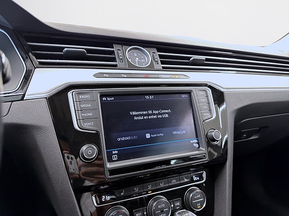 Volkswagen Passat 18 of 20