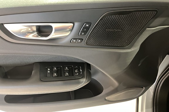 Volvo XC60 14 of 17