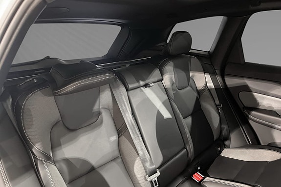 Volvo XC60 10 of 17