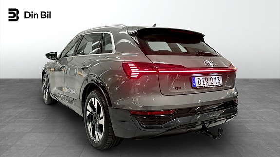 Audi Q8 e-tron 3 of 5
