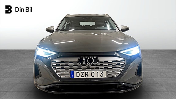 Audi Q8 e-tron 4 of 5