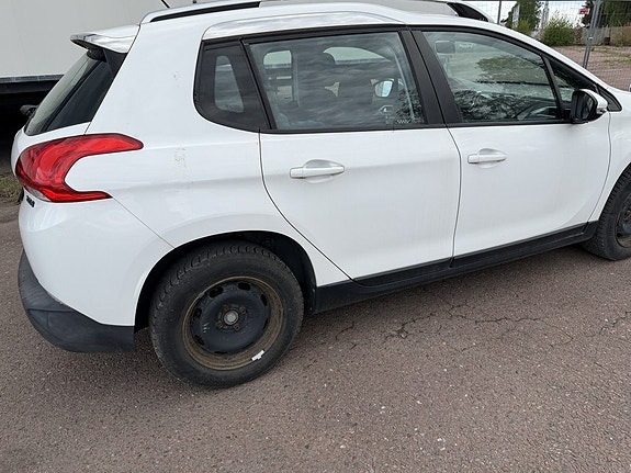 Peugeot 2008 3 of 5