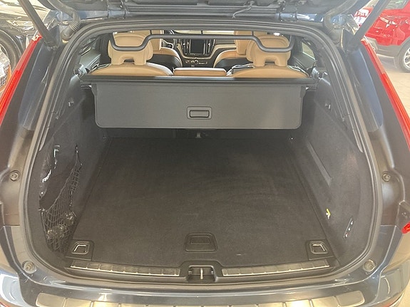 Volvo XC60 12 of 25