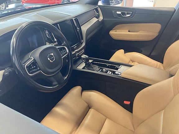 Volvo XC60 7 of 25