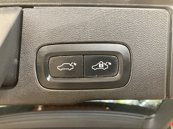 Volvo XC60 13 of 25