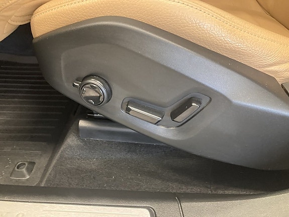 Volvo XC60 8 of 25