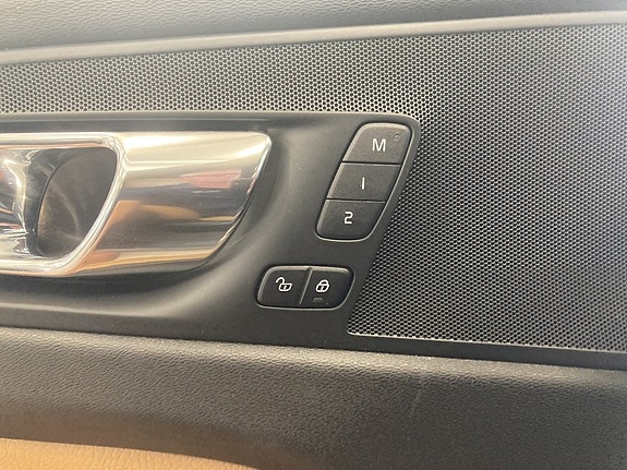 Volvo XC60 15 of 25