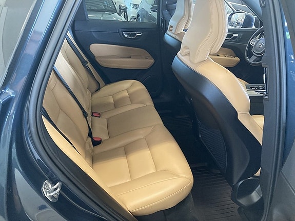 Volvo XC60 10 of 25