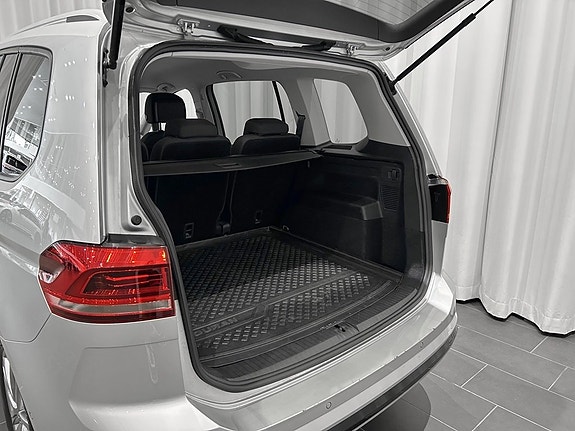 Volkswagen Touran 4 of 5