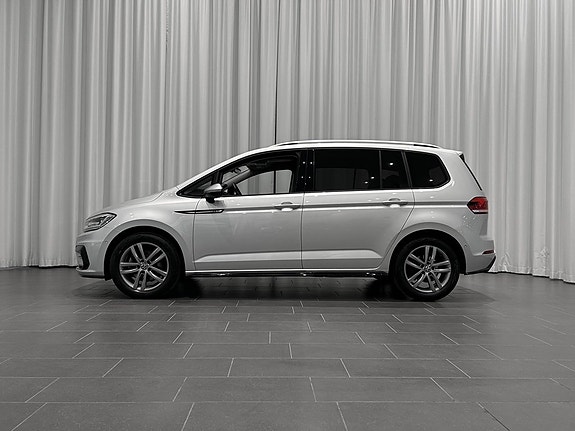 Volkswagen Touran 2 of 5