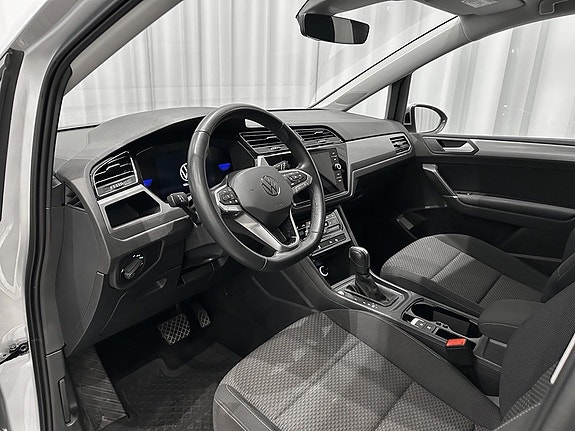 Volkswagen Touran 10 of 17