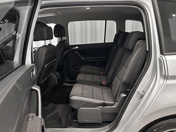 Volkswagen Touran 8 of 17