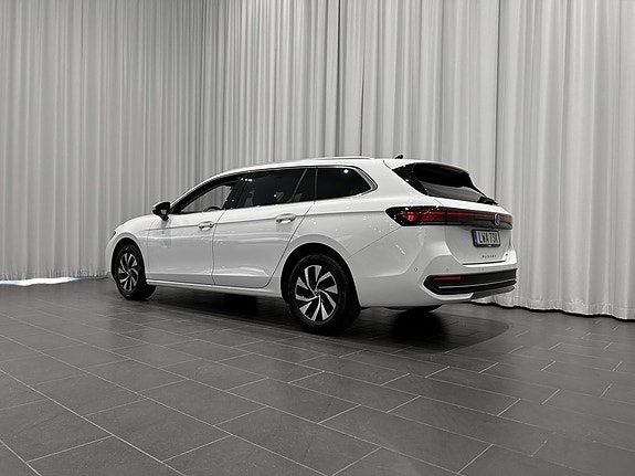 Volkswagen Passat 3 of 5
