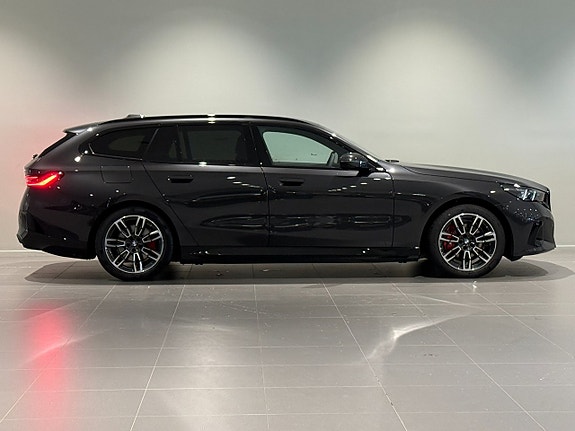 BMW i5 3 of 5