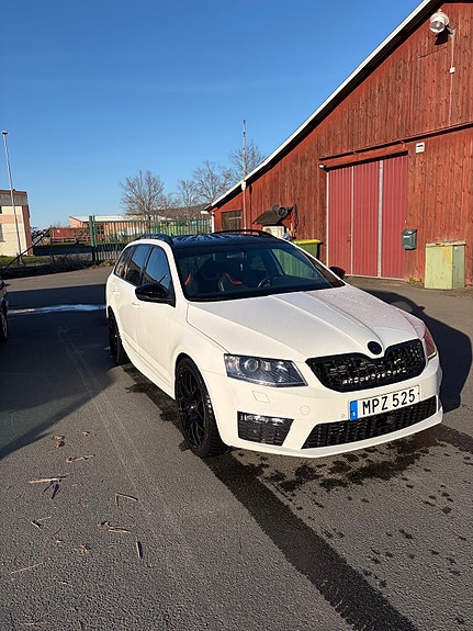 Skoda Octavia 2 of 5