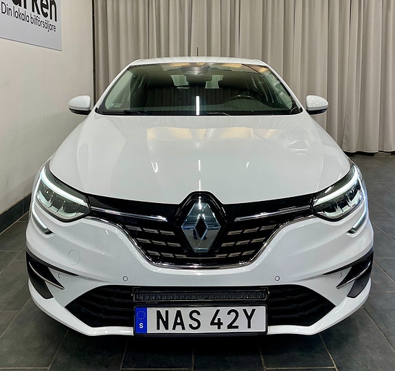 Renault Megane IV 4 of 5
