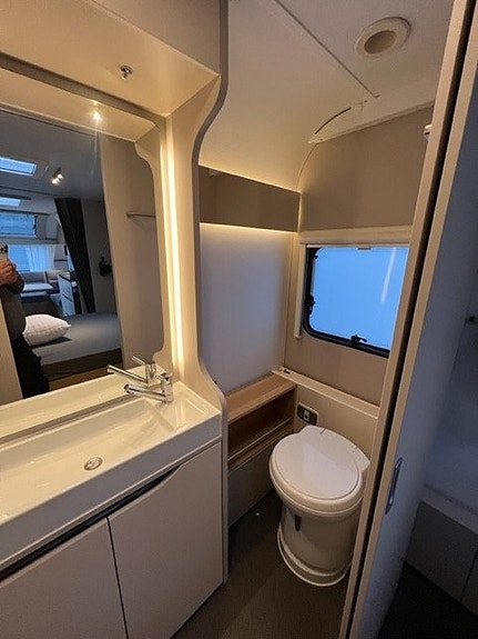 Adria Adora 613 HT 10 of 11