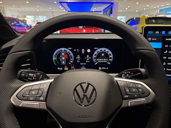 Volkswagen Passat 19 of 26