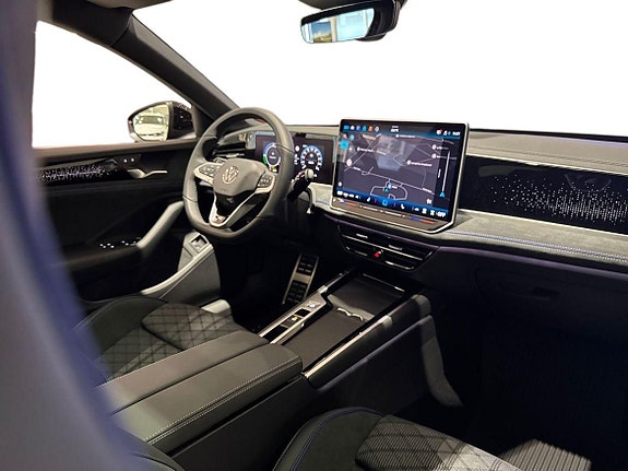 Volkswagen Passat 11 of 26