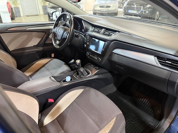 Toyota Avensis 12 of 30