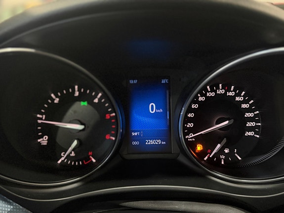 Toyota Avensis 25 of 30