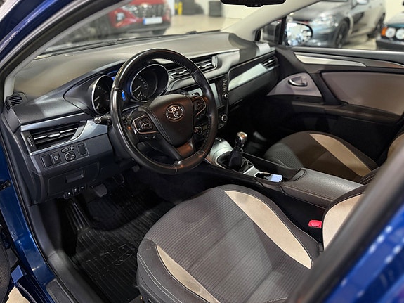 Toyota Avensis 11 of 30