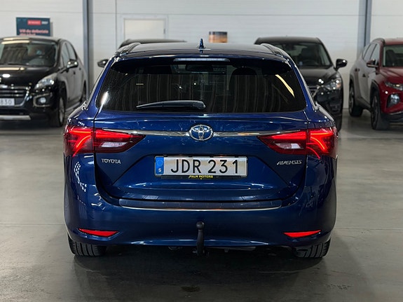 Toyota Avensis 4 of 5