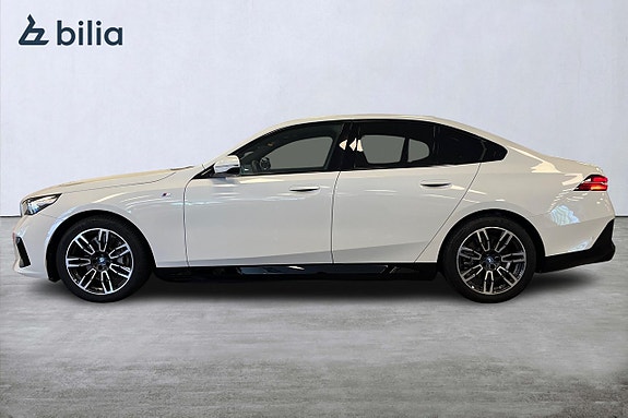 BMW i5 3 of 5