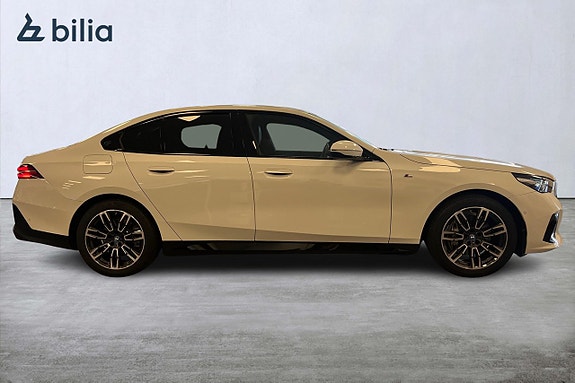 BMW i5 16 of 19