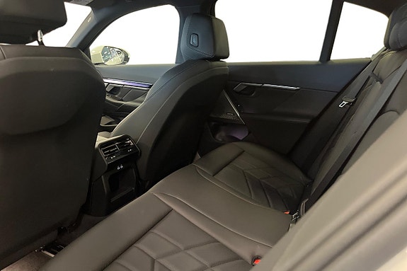 BMW i5 11 of 19
