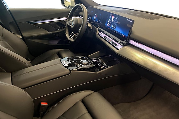 BMW i5 6 of 19