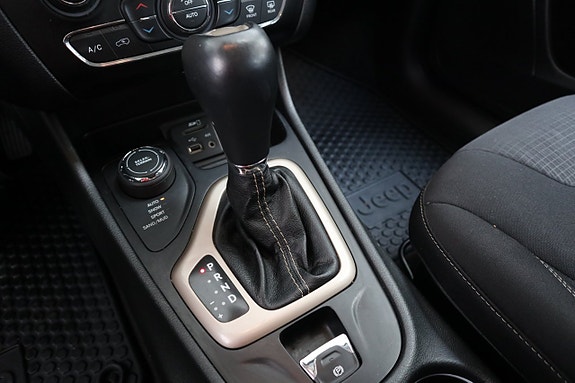Jeep Cherokee 19 of 23
