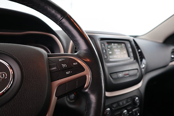 Jeep Cherokee 14 of 23