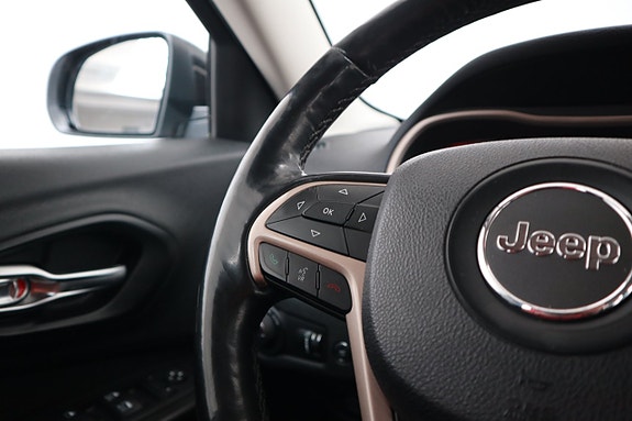 Jeep Cherokee 13 of 23