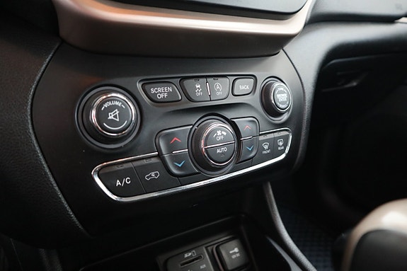 Jeep Cherokee 17 of 23