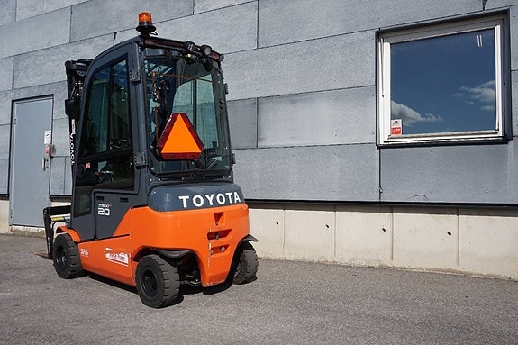Toyota 8FBMK20T 2 of 9