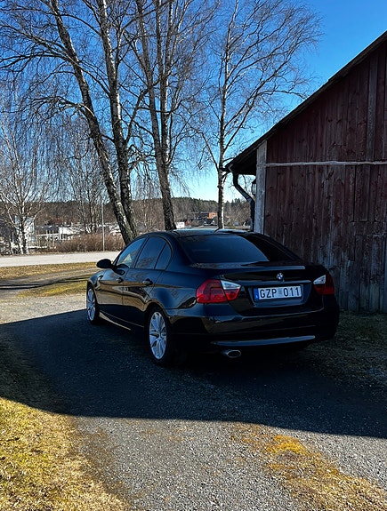 BMW 320d 2 of 5