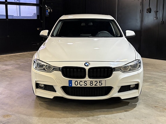 BMW 320 2 of 5